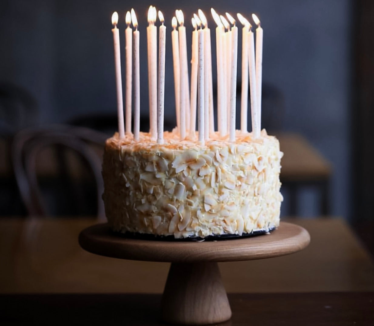 Velas Blancas con Glitter Dorado (24 Velas)
